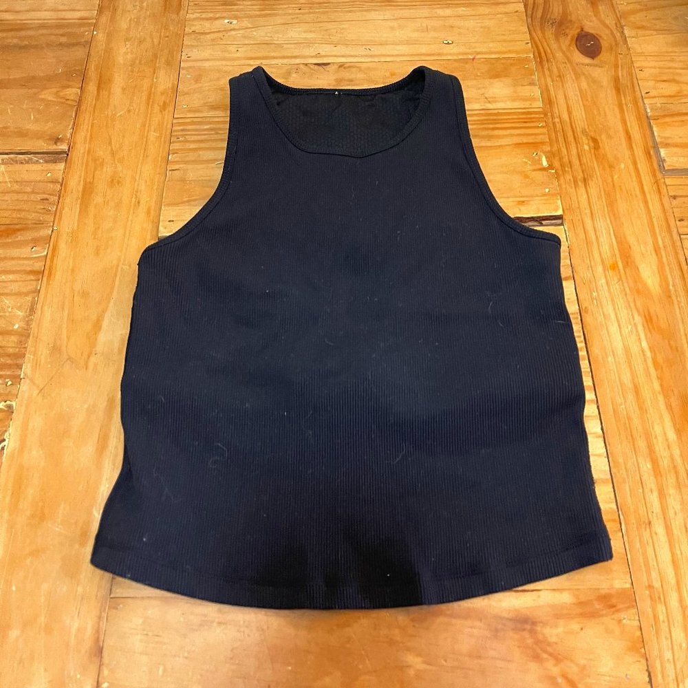 Vuori Fitted Ribbed Athletic Crop Top w/ Support